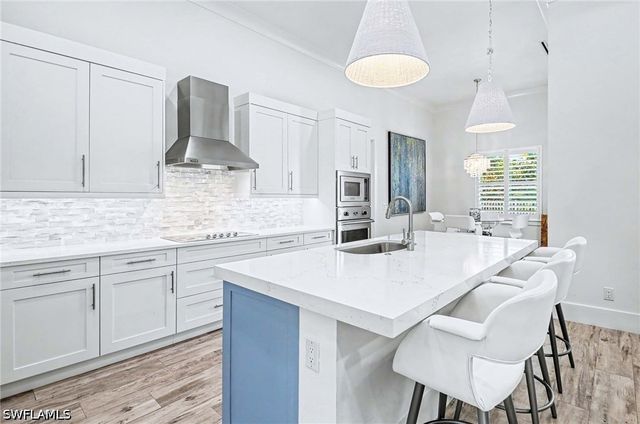 1114 6th LN N, Naples, FL 34102
