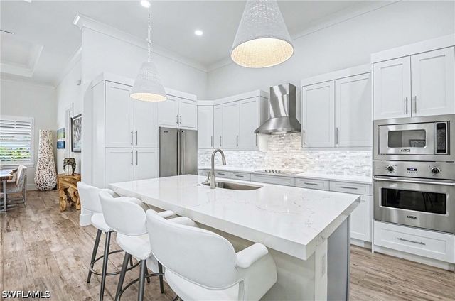 1114 6th LN N, Naples, FL 34102