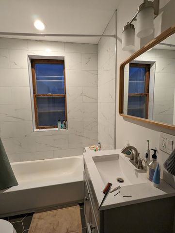 1133 N Winchester Avenue 2F, Chicago, IL 60622