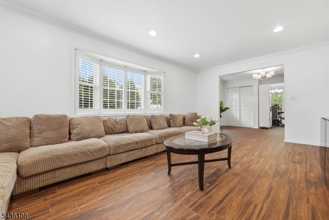 41 Harvey Ct, Clark Twp., NJ 07066
