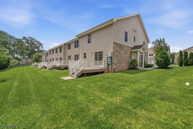 41 Harvey Ct, Clark Twp., NJ 07066
