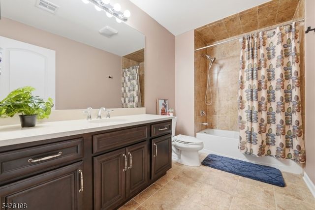 41 Harvey Ct, Clark Twp., NJ 07066