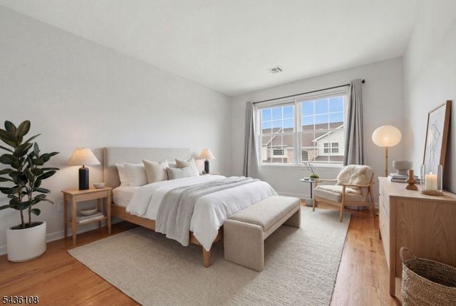 41 Harvey Ct, Clark Twp., NJ 07066