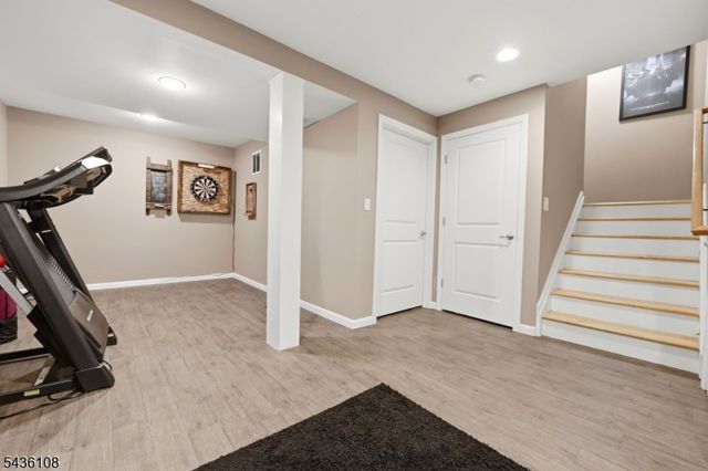 41 Harvey Ct, Clark Twp., NJ 07066