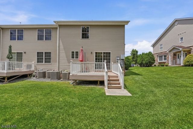 41 Harvey Ct, Clark Twp., NJ 07066