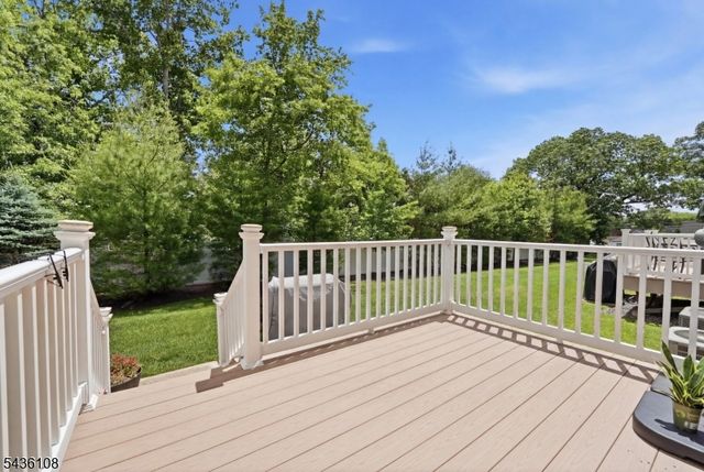 41 Harvey Ct, Clark Twp., NJ 07066