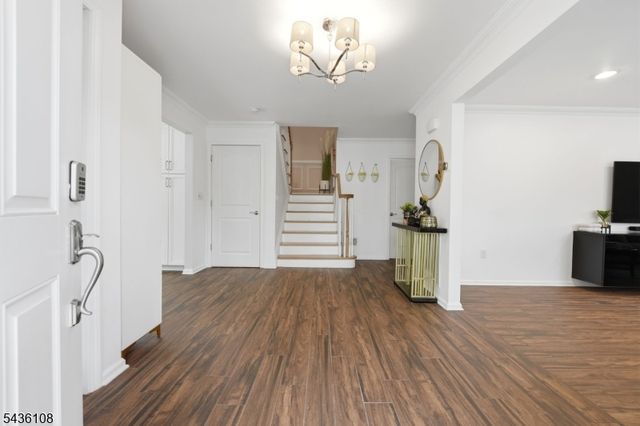 41 Harvey Ct, Clark Twp., NJ 07066