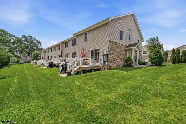 41 Harvey Ct, Clark Twp., NJ 07066