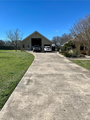 1128 Saddle Club Dr, Kerrville, TX 78028