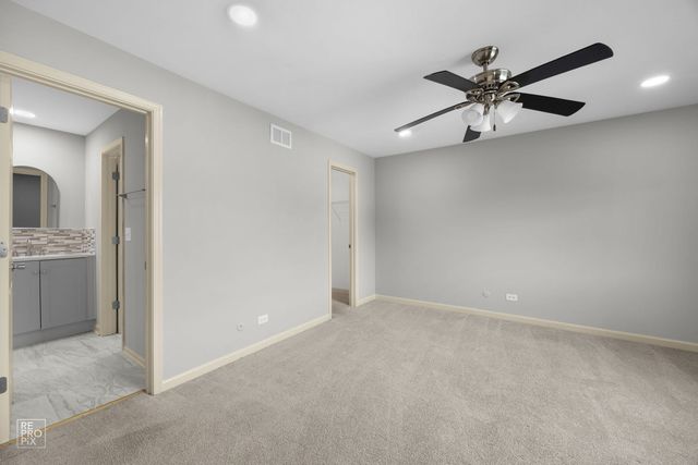 1060 Matfield Court 1060, Schaumburg, IL 60193