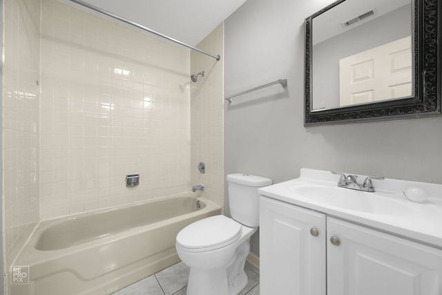 1060 Matfield Court 1060, Schaumburg, IL 60193