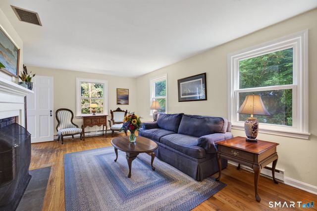 18 Orchard Heights Road, Essex, CT 06426