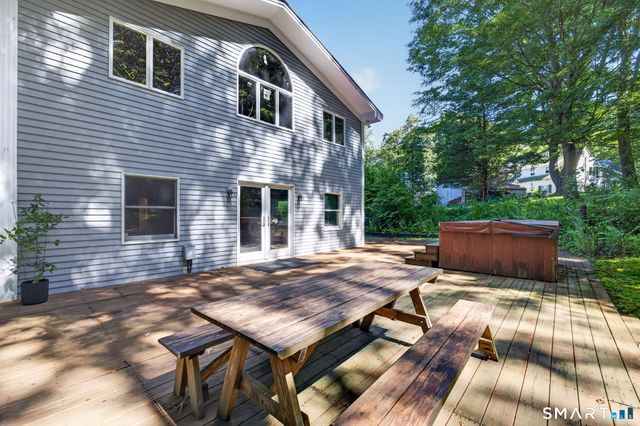 18 Orchard Heights Road, Essex, CT 06426
