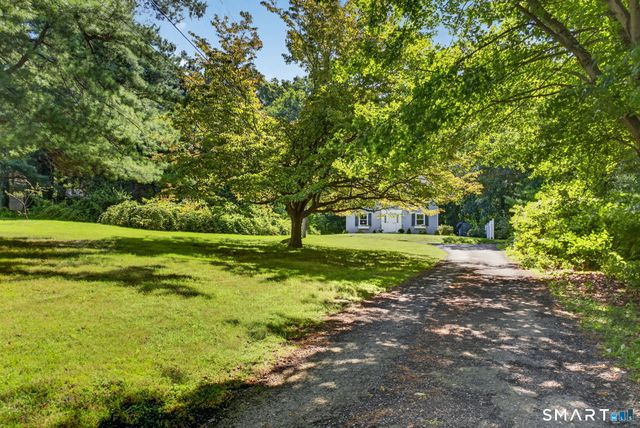 18 Orchard Heights Road, Essex, CT 06426
