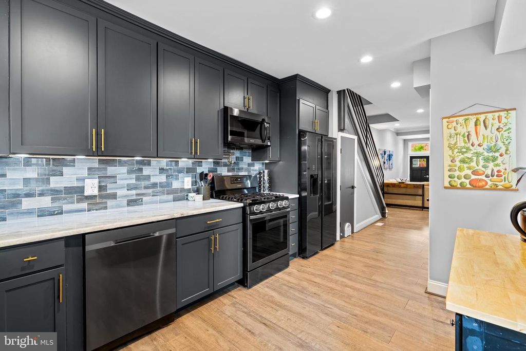 Image 11 of property listing at 108 S WASHINGTON ST, Baltimore, MD 21231