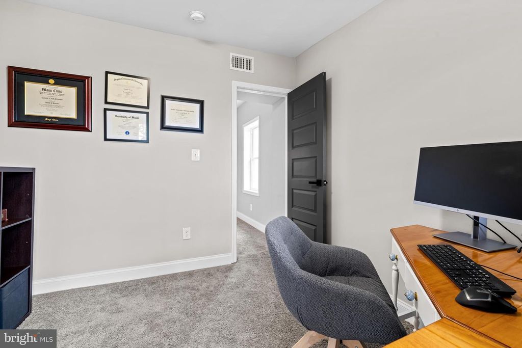 Image 14 of property listing at 108 S WASHINGTON ST, Baltimore, MD 21231