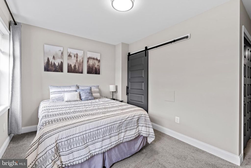 Image 22 of property listing at 108 S WASHINGTON ST, Baltimore, MD 21231