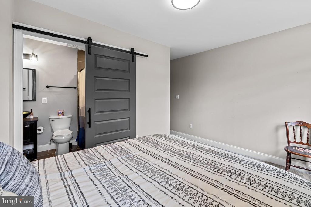 Image 23 of property listing at 108 S WASHINGTON ST, Baltimore, MD 21231