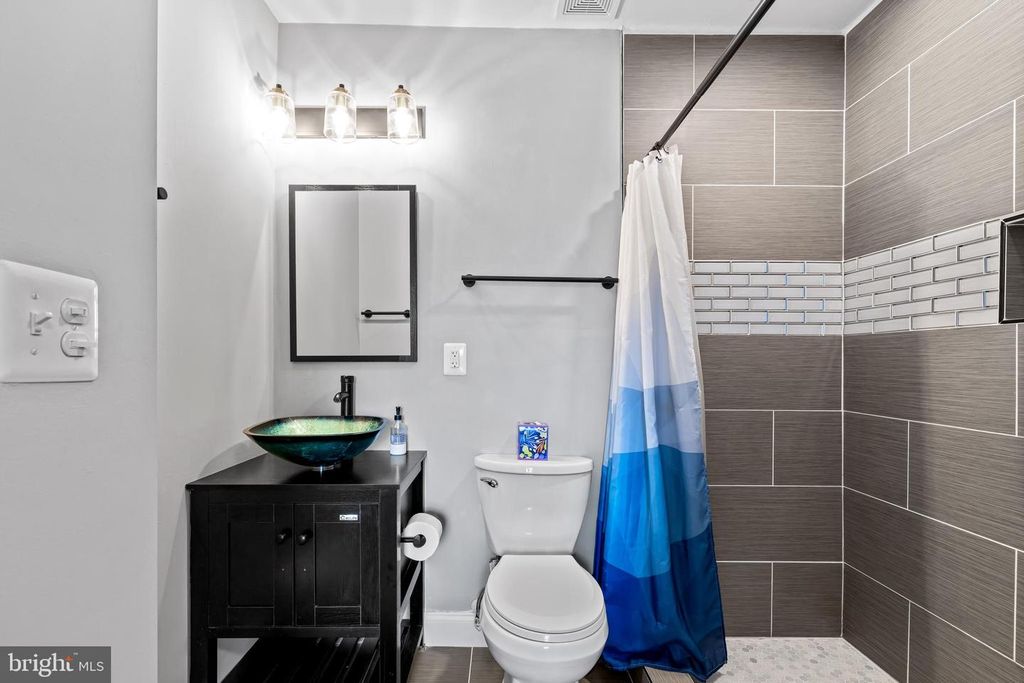 Image 24 of property listing at 108 S WASHINGTON ST, Baltimore, MD 21231