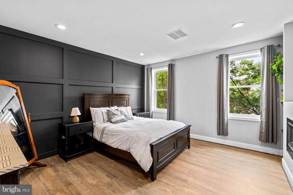 Image 27 of property listing at 108 S WASHINGTON ST, Baltimore, MD 21231