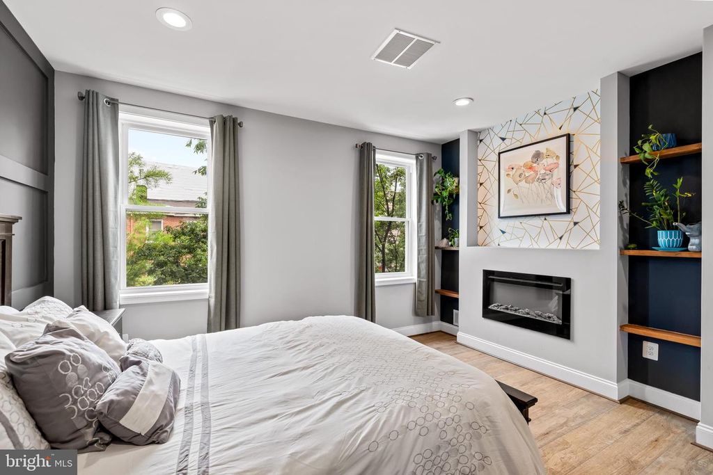 Image 28 of property listing at 108 S WASHINGTON ST, Baltimore, MD 21231