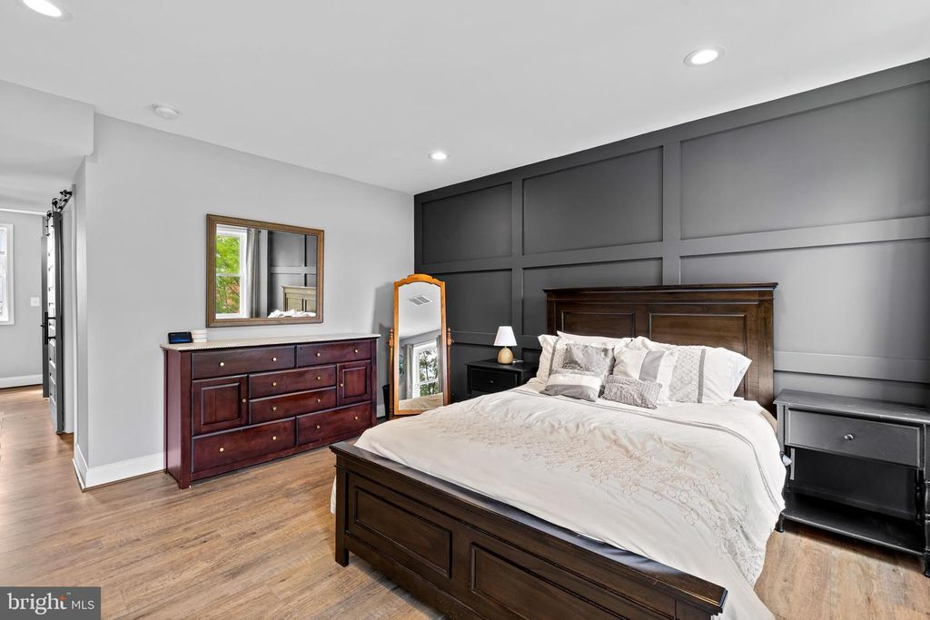 Image 29 of property listing at 108 S WASHINGTON ST, Baltimore, MD 21231