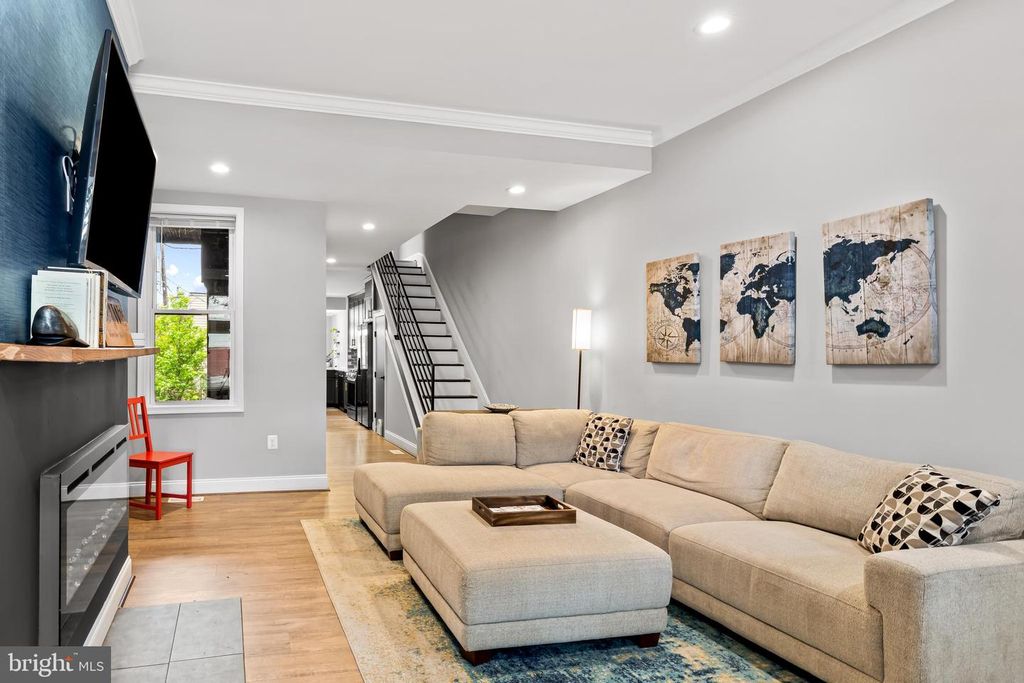 Image 3 of property listing at 108 S WASHINGTON ST, Baltimore, MD 21231