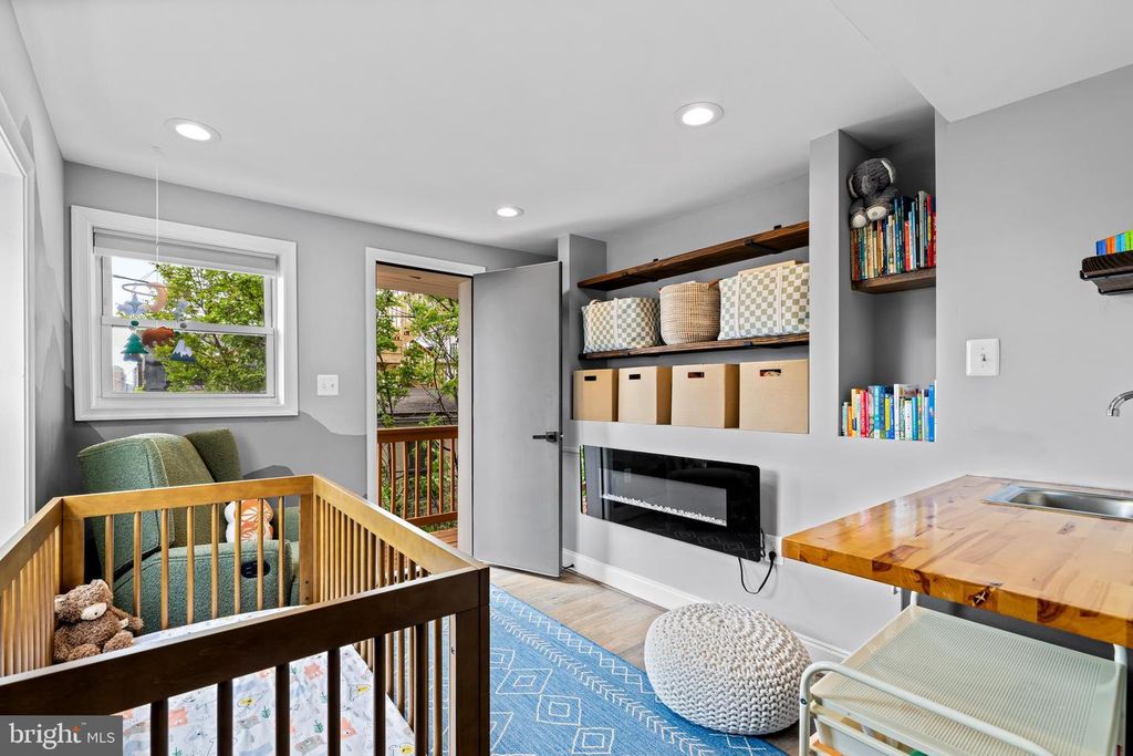 Image 38 of property listing at 108 S WASHINGTON ST, Baltimore, MD 21231