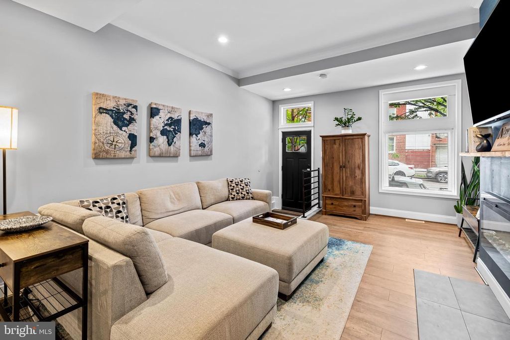 Image 4 of property listing at 108 S WASHINGTON ST, Baltimore, MD 21231