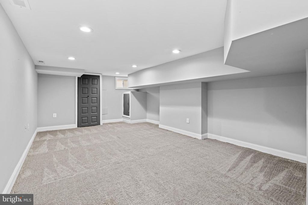 Image 40 of property listing at 108 S WASHINGTON ST, Baltimore, MD 21231