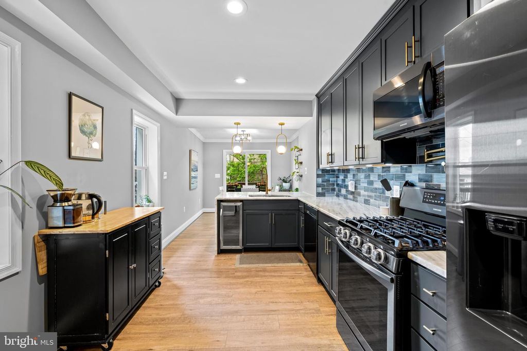 Image 5 of property listing at 108 S WASHINGTON ST, Baltimore, MD 21231