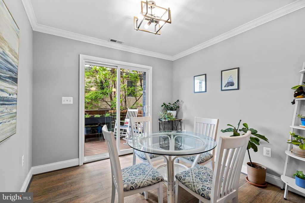 Image 7 of property listing at 108 S WASHINGTON ST, Baltimore, MD 21231