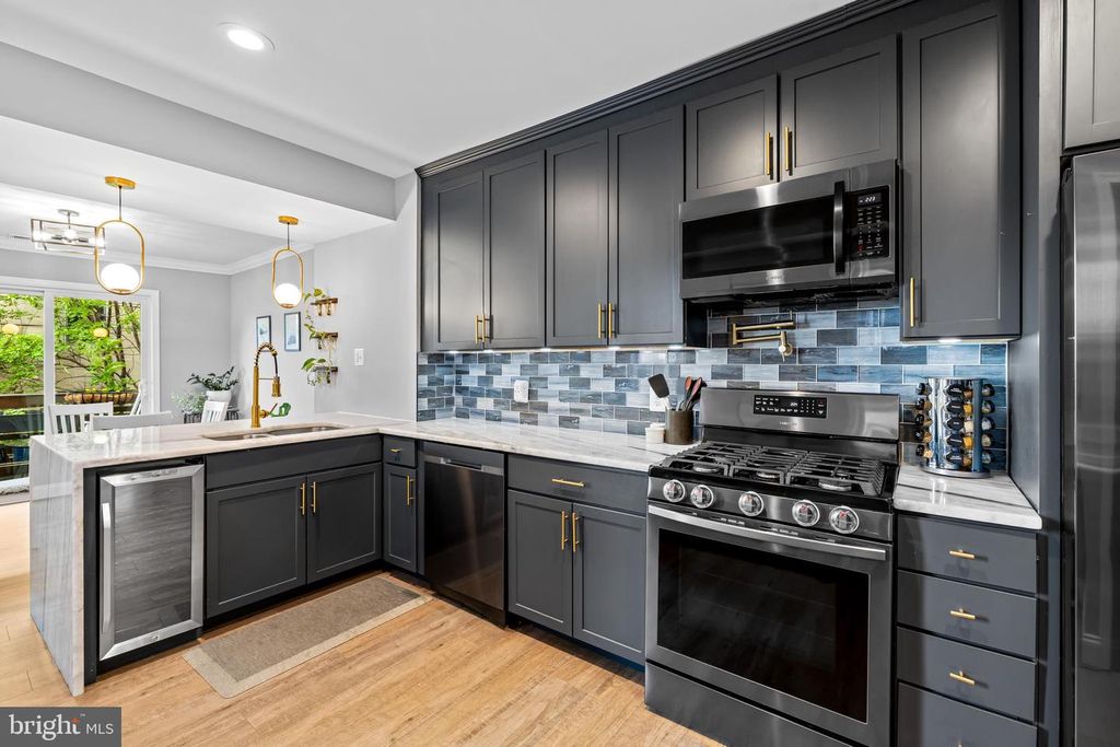 Image 9 of property listing at 108 S WASHINGTON ST, Baltimore, MD 21231