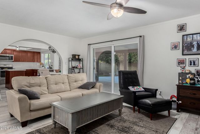 917 W MONTE Avenue, Mesa, AZ 85210