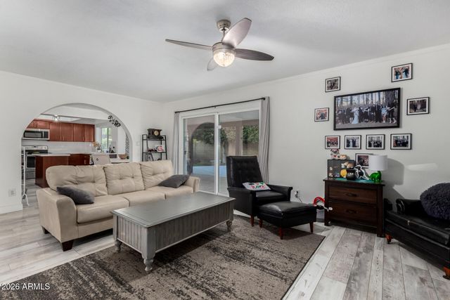 917 W MONTE Avenue, Mesa, AZ 85210