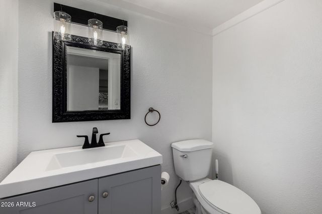 917 W MONTE Avenue, Mesa, AZ 85210