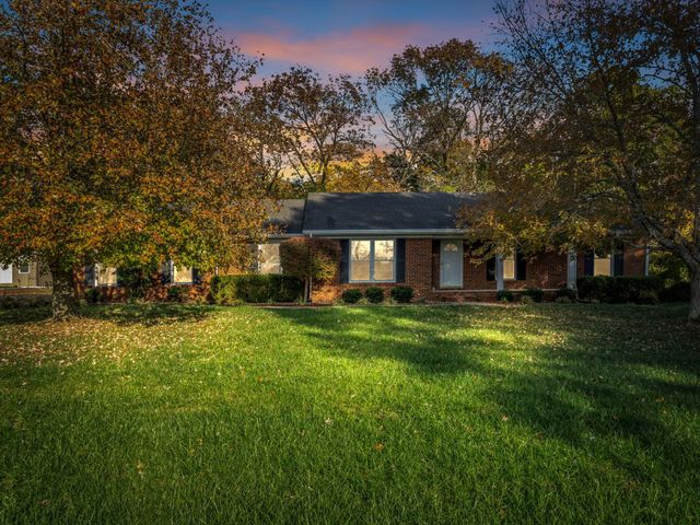 230 Crossbow Ct, Hopkinsville, KY 42240