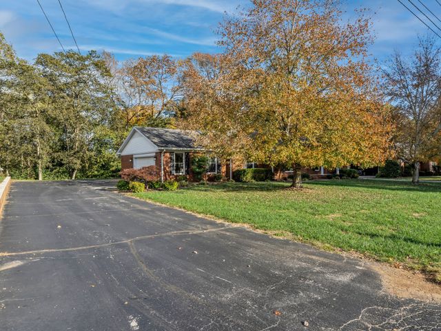230 Crossbow Ct, Hopkinsville, KY 42240