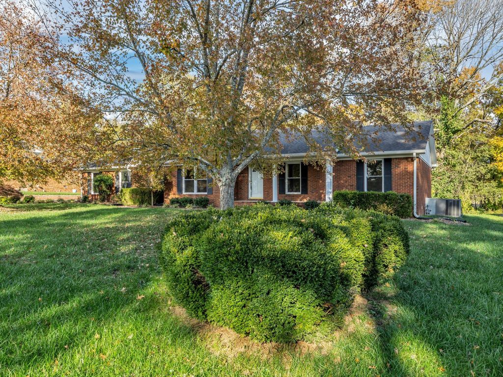 230 Crossbow Ct, Hopkinsville, KY 42240
