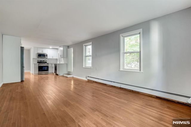 34 Oak Street, Bloomingdale, NJ 07403