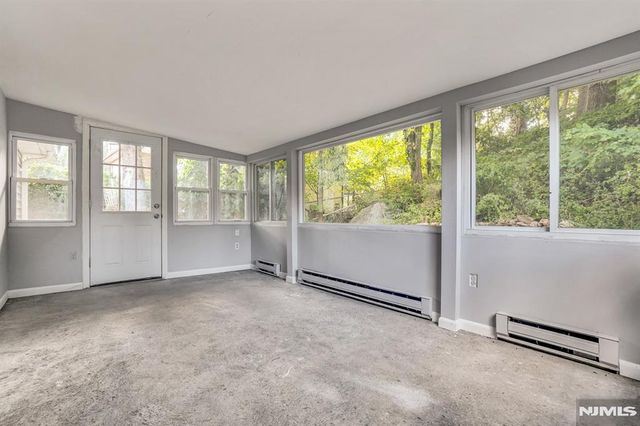 34 Oak Street, Bloomingdale, NJ 07403