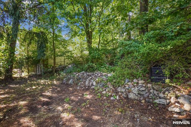 34 Oak Street, Bloomingdale, NJ 07403