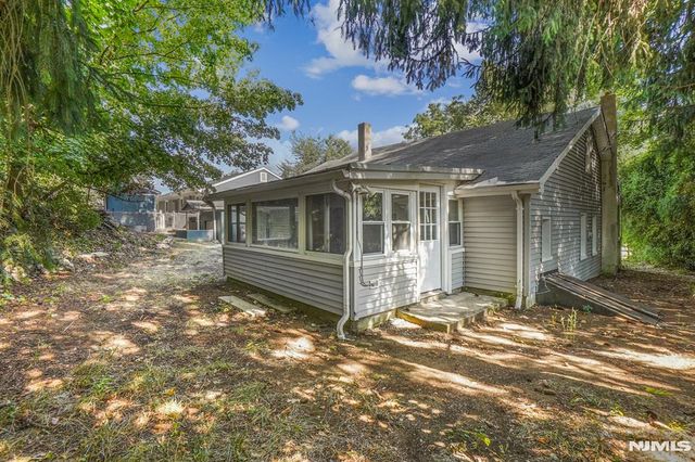 34 Oak Street, Bloomingdale, NJ 07403