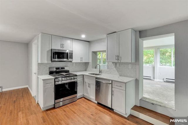 34 Oak Street, Bloomingdale, NJ 07403