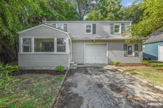 34 Oak Street, Bloomingdale, NJ 07403