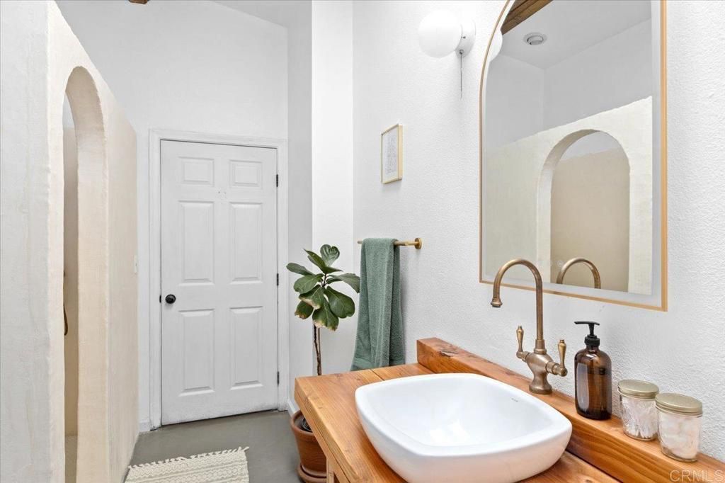 Image 16 of property listing at 40707 Intrepid Rd, Hemet, CA 92544