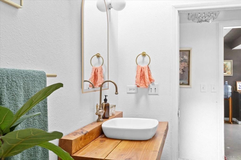 Image 25 of property listing at 40707 Intrepid Rd, Hemet, CA 92544