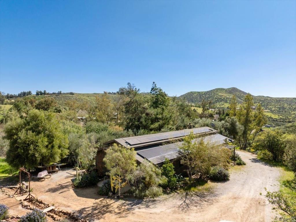 Image 39 of property listing at 40707 Intrepid Rd, Hemet, CA 92544