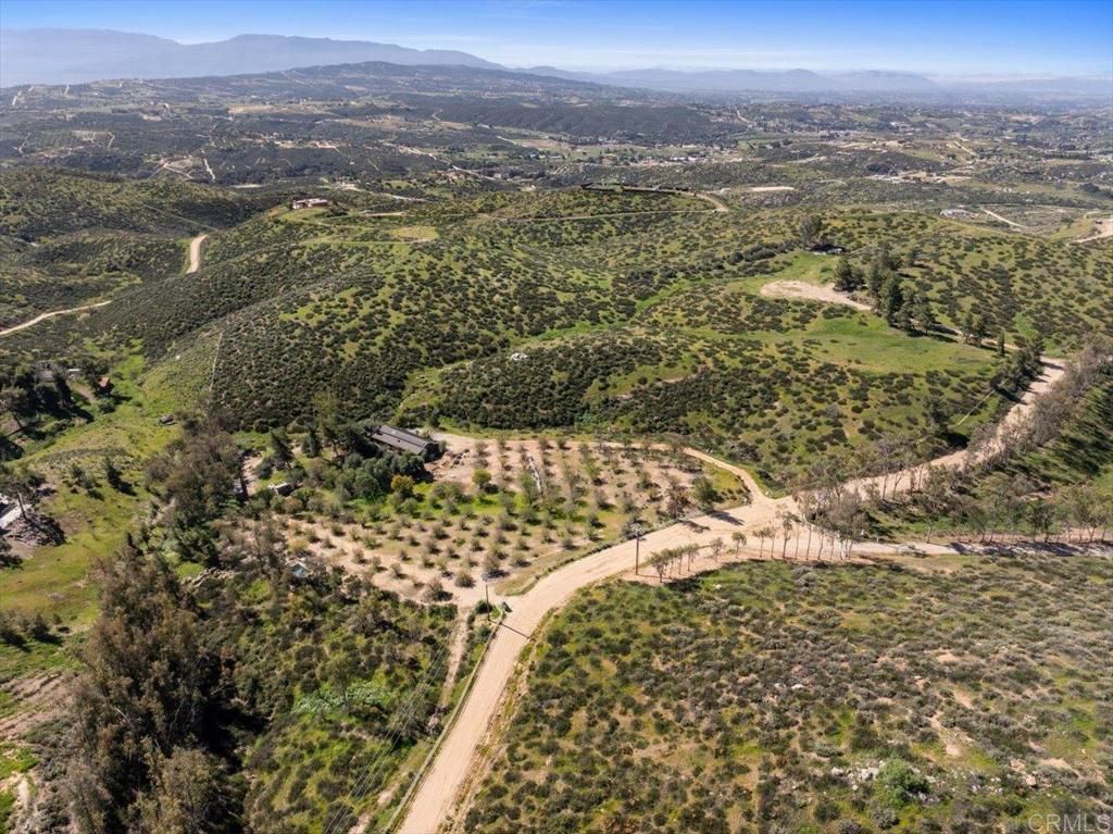 Image 43 of property listing at 40707 Intrepid Rd, Hemet, CA 92544