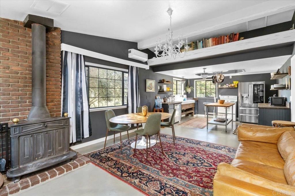 Image 6 of property listing at 40707 Intrepid Rd, Hemet, CA 92544